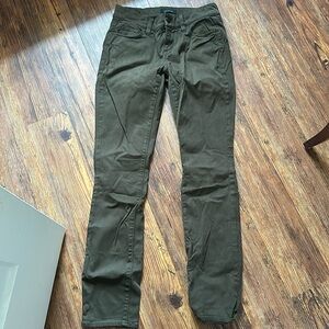Anne Taylor The Skinny Modern Fit Olive Green Pant 80% cotton!